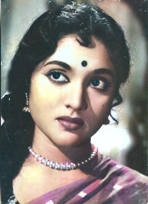 Vaijayantimala Vaijayanti Mala, Vintage Bollywood, Photo Art Gallery, Indian Movies, School Decorations, Portrait Art, Bollywood Actress, Actors & Actresses, Photo Art