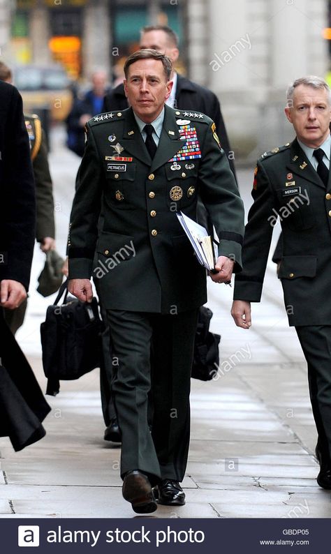 Download this stock image: US General David Petraeus in London - GBDP05 from Alamy's library of millions of high resolution stock photos, illustrations and vectors. Us Army General Uniform, Military Uniform Design, David Petraeus, General Uniform, Us Army Uniform, Royal Navy Uniform, Army Service Uniform, Us Army General, General Outfit