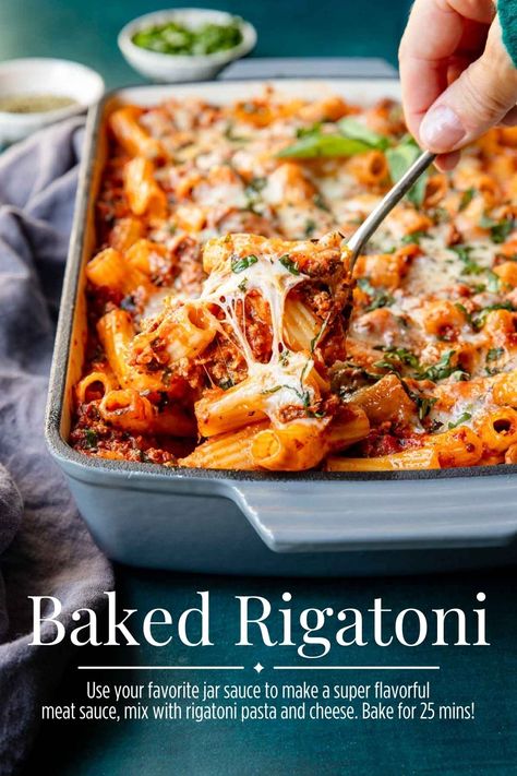 A big casserole pan of delicious meat sauce baked with rigatoni pasta and plenty of cheese. This recipe makes an amazing family dinner! Big Family Meal Ideas, Baked Rigatoni Recipe, Dinner Bakes, Pasta Bake Recipes, Bolognese Pasta Bake, Baked Penne Pasta, Rigatoni Recipes, Baked Pasta Dishes, Big Family Meals