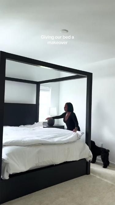 Black Bedroom Decor Ideas For Women, Luxury Canopy Bed, Minimal Aesthetic Bedroom, Nightstand Minimal, Nightstand Decor Modern, Bedroom Makeover Modern, Dream Bedroom Aesthetic, Bedroom Modern Apartment, Bedroom Decor Minimal