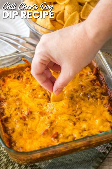 The classic combination of chili, cheese & hot dogs has never tasted so good! Whip up easy Chili Cheese Dog Dip for an appetizer everyone will crave! Chicken Dips Recipes, Appetizer Dip Recipes, Cheese Hot Dogs, Hot Dog Appetizers, Chili Cheese Hot Dog, Appetizers Easy Dips, Bread Booze Bacon, Dip Recipes Appetizers, Chili Cheese Dips