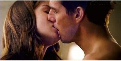 Kisses 😘 Tom Cruise Kissing, Michelle Monaghan, Jennifer Connelly, Tom Cruise, Kiss, Gif, Quick Saves