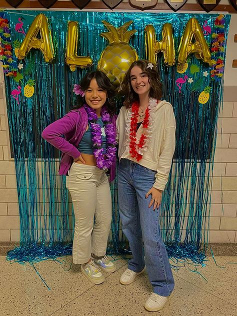 Hawaiian Theme Homecoming, Hawaiian Dance Theme, Luau Dance Decorations, Hawaiian School Dance, Luau School Dance, Luau Photo Backdrop, Homecoming Themes Dance, 8th Grade Dance Themes, Lua Party