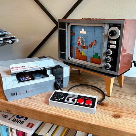 Lego Nintendo, Nintendo Living Room, Lego Living Room Furniture, Retro Video Game Display, Retro Games Console Display, Lego Record Store, Old Nintendo, Lego Photo, Lego Club