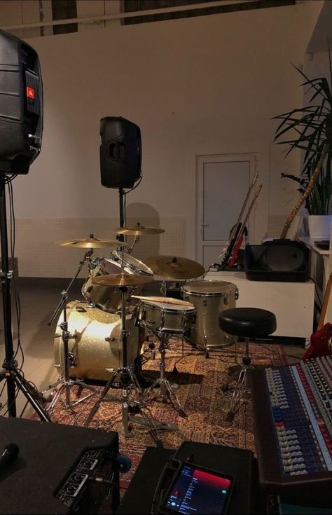 Drums Aesthetic Wallpaper, Photo Pinterest, Pinterest Art, Rockstar Aesthetic, Music Studio Room, Garage Band, Dream Studio, Brooklyn Baby, Studio Room