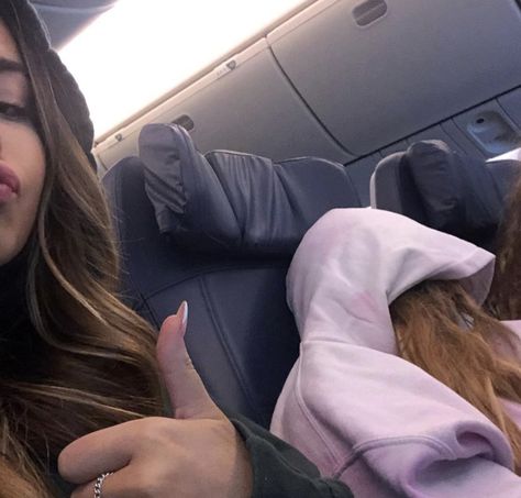 Bff Travel, Sophia Birlem, Lexi Jayde, Airport Pictures, Airport Aesthetic, Friend Vacation, Inspirational Quotes For Students, Friend Pics, Travel Picture Ideas