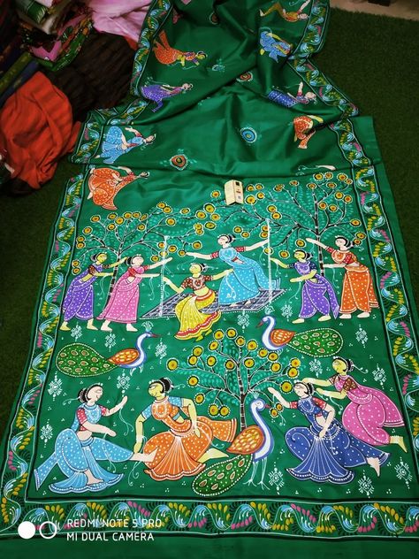 Saavan Jhula painting Painting On Silk Saree, Painting Blouses, Handpainted Suits, Painting Sarees, Pattachitra Art, Maharashtrian Saree, Painting On Silk, Saree Painting Designs, Designer Bed