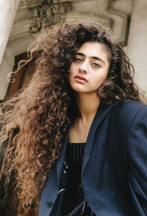 Deba Hekmat, Hair Reference, Long Curly Hair, Dream Hair, Portrait Inspiration, Curly Girl, Long Curly, Mode Inspiration, Pretty Hairstyles