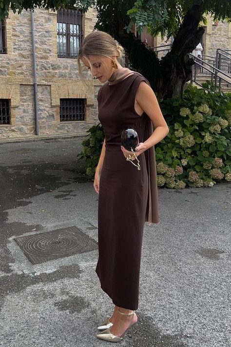 Wedding Guest Brown Dress, Brown Dresses Formal, Date Night Outfit Classy, Winter Wedding Guest Dress, Winter Wedding Guests, New Years Eve Dresses, Eve Outfit, Eve Dresses, New Years Eve Outfits