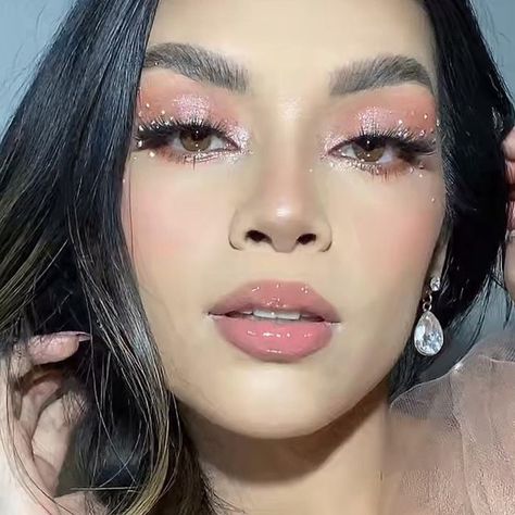 Peachy Makeup Look, Peachy Makeup, Eye Makeup For Hooded Eyes, Peach Makeup, Prom Makeup Looks, Face Art Makeup, Rave Makeup, Soft Glam Makeup, Hooded Eye Makeup