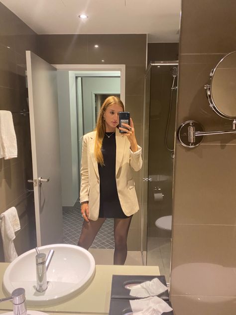 Black Dress Mirror Selfie, Beige Blazer, Beige Jacket, Dress Beige, Formal Outfit, Women's Blazer, Black Dress, Mirror Selfie, Blazer