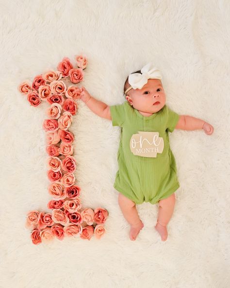 Floral Baby Milestone Picture- 1 Month Floral Flatlay, Baby Milestones Pictures, One Month Baby, Milestone Photos, Milestone Pictures, Number 11, Baby Milestone, Flower Letters, Baby Milestones