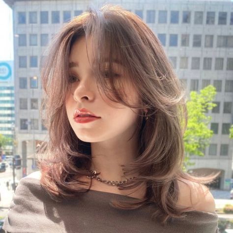 Soft Rounded Layers Medium Hair, Korean Hairstyle Mid Length, Asian Hair Medium Length Layered, Bangstyle Hair Medium Round Face, Medium Length Haircut Ideas For Women, Korean Layered Hair Medium Hairstyles, Haircuts For Medium Length Hair Round Face, Square Face Bob Haircut, Haircut Inspo Medium Round Face