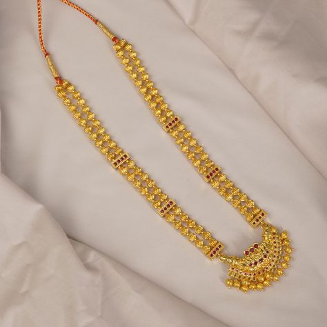 Full collection of kolhapuri necklace designs with huge range of options to choose from! Match this with different combos for a complete look Whatsapp - 9403830260 #kolhapurihaar #kolhapurinecklace #haar #necklace Malabar Jewellery, Mughal Jewelry, Traditional Jewellery, Couple Wedding Rings, Couple Wedding, Traditional Jewelry, Necklace Designs, Beaded Jewelry, Wedding Rings