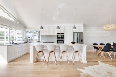 Modern White Kitchen Design, Hampton Style Kitchen, Contemporary White Kitchen, Kitchen Bright, Kitchen 2022, Modern White Kitchen, Timeless Kitchen Design, Wall Ovens, Beach Kitchens