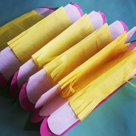 Mexican Tissue Paper Flowers Diy, Mexican Tissue Paper Flowers, Making Tissue Paper Flowers, Tissue Paper Flowers Easy, Large Paper Flowers Diy, Mexican Paper Flowers, Paper Flower Centerpieces, Tissue Paper Flowers Diy, Paper Flower Garlands