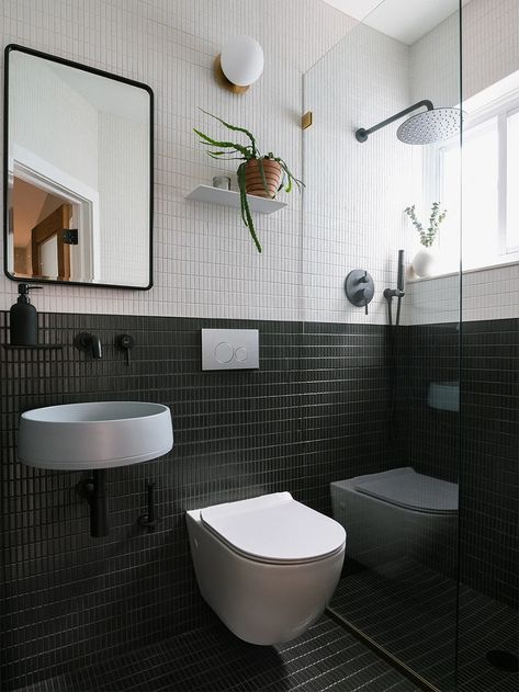 The Layout Tweak That Made This 27-Square-Foot Bathroom Feel Less Mini | domino Built In Vanity, Mini Bad, Concrete Basin, Curved Walls, Casa Container, Tiny Bathrooms, Black Tiles, Wall Mounted Toilet, Main Bathroom