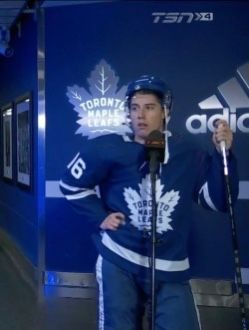 Nhl Reaction Pics, Mitch Marner Funny, Funny Nhl Pictures, Funny Hockey Pictures, Mitchell Marner, Hockey Players Funny, Hockey Funny, Hockey Photos, Mitch Marner