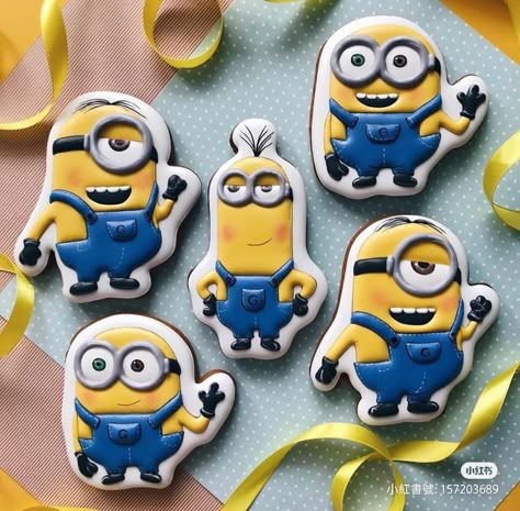 Minions Cookies, Birthday Minion, Royal Icing Designs, Minion Cookies, Minion Stuff, Galletas Royal Icing, Icing Designs, Boys First Birthday Party, Mini Chef