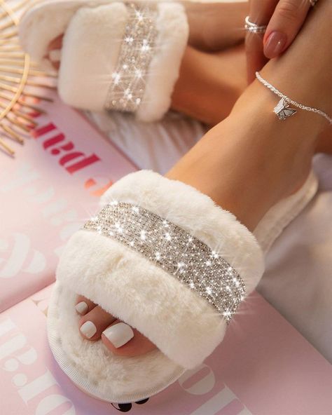 2023 Buy Rhinestone Fluff Flat Slippers under US$27.99 in Shoes Online Store. Free Shipping with US$69+. Check reviews and buy it today. Color: White, Pink, Black Style: Casual, Home Heel Height: Flat Heel Upper Material: Faux Fur Outsole Material: Rubber Internal material: PU Foot Type: Round Head #backtoschool #backtoschooloutfits #firstdayofschooloutfit #streetstyle #outfits #ootd #trendyoutfits #fashionista #casualoutfits #rhinestone Slippers White, Trendy Scarves, Jeans Patchwork, Fur Heels, Winter Typ, Faux Fur Material, Flat Slippers, Flat Slipper, Sparkle Jewelry