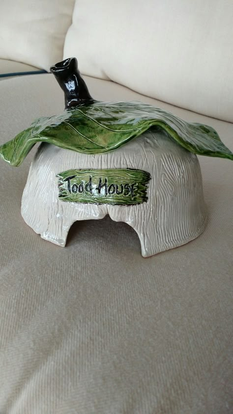 Toad House Ceramic Toad Houses For The Garden, Pottery Toad House, Ceramic Toad House, Toad Houses For The Garden, Diy Toad House, Handbuilding Pottery Ideas, Frog Hotel, Toad Abode, Reptile Crafts