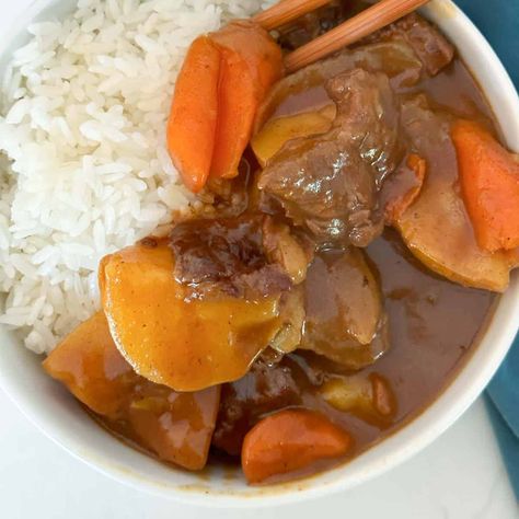 Japanese Beef Curry Recipe Curry Beef Stew, Japanese Curry Sauce, Japanese Beef Curry, Low Carb Beef Stew, Roux Recipe, Pancit Recipe, Curry Beef, Beef Curry Recipe, Curry Recipes Easy