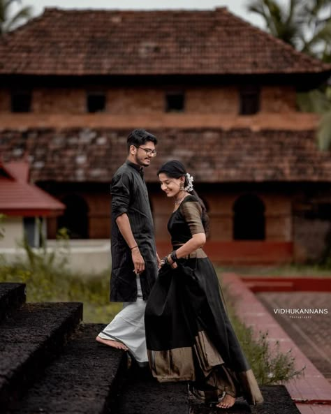 Prewedding Photography Kerala, Couple Shoot In Temple, Kerala Traditional Couple Photoshoot, Save The Date Poses Kerala, Couple Photoshoot In Temple, Prewedding Photography Traditional, Kerala Traditional Save The Date Photos, Pre Wedding Photoshoot Temple, Temple Prewedding Shoot