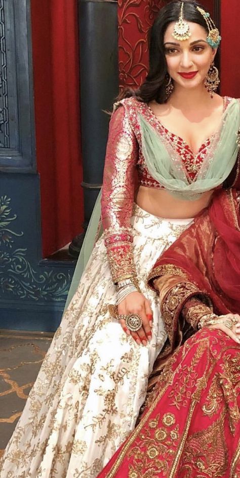 Kiara Advani Lehenga Kalank, Kiara Advani In Kalank, Palazzo Styling, Kiara Advani Lehenga, Divya Drishti, Ethenic Wear, Brothers Movie, Sidharth Malhotra, Dresses Traditional