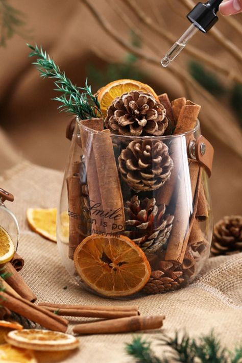 cinnamon Decorating With Cinnamon Sticks, Cinnamon Decor, Cinnamon Sticks Decor, Fall And Christmas Decor, Cinnamon Stick Candle, Fall And Christmas, White House Christmas, Rustic Candle, Tafel Decor