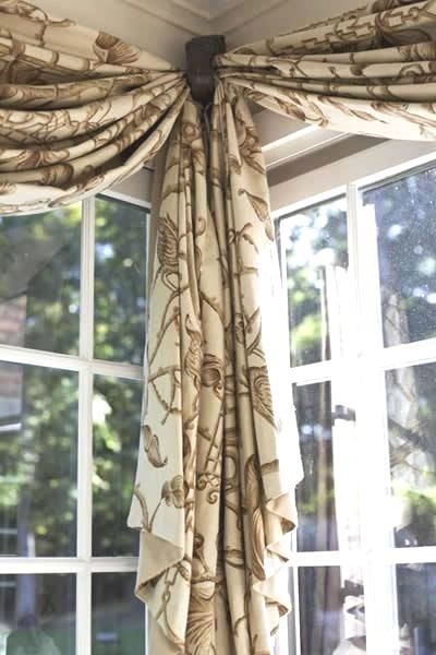 Sunroom Curtains, Corner Window Treatments, Bay Window Treatments, Farmhouse Window Treatments, Bay Window Curtains, Sunroom Ideas, Corner Window, Farmhouse Windows, Country Curtains