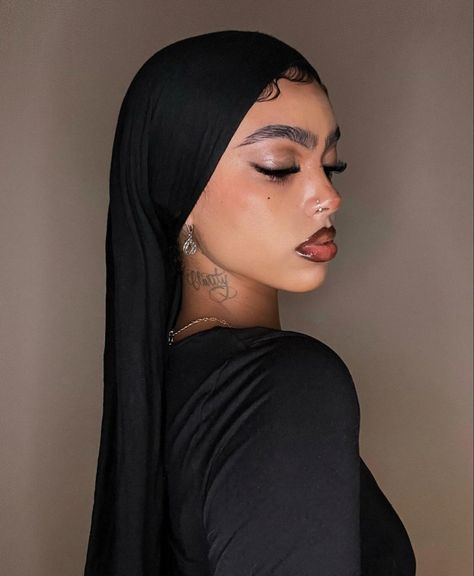 Christian Veiling Black Women, Veiling Styles, Christian Veiling, Christian Veils, Hijab Turban Style, Headwrap Hairstyles, Brown Girls Makeup, Headwrap Tutorial, Turban Hijab