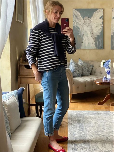 How to wear straight legged jeans with a breton top, ballet pumps & crew neck jumper . . . #ootd #wiw #lotd #over40 #over40fashion #fashion #midlifestyle #over40style #midlife #whattowear #howtostyle #style #stylingtips #winterstyle #looksforwinter #winterfashion #whattowearinwinter #winterlooks #winterstylingtips #ideasonwhattowearinwinter Jumper Ootd, Straight Legged Jeans, Pumps Outfit, Midlife Fashion, Personal Fashion Stylist, Breton Top, Stylist Fashion, Midlife Women, Ballet Pumps