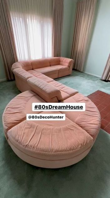 House In America, 80s Deco, 80s Interior Design, 80s Interior, Future Apartment Decor, Dream Furniture, Design Exterior, Apartment Decor Inspiration, Funky Furniture