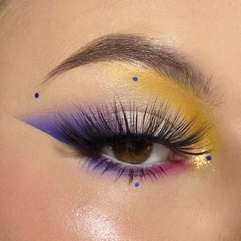 Yellow Eyeshadow Aesthetic, Purple Yellow Eye Makeup, Yellow Highlighter Makeup, Orange And Purple Eye Makeup, Tangled Themed Makeup, Purple Yellow Eyeshadow, Purple Minion Makeup Ideas, Purple And Yellow Makeup Looks, Tangled Makeup Look