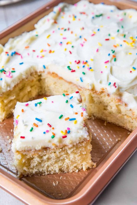 Easy doesn't mean you need to compromise on taste. This simple cake recipe has a rich vanilla flavor with a soft crumb and super moist texture. #easy #baking #vanillacake Cake Recipes Uk, Cake Recipes For Beginners, Nursing Cake, Cake Recipes For Kids, Plain Cake, Quick Cake, Cake Frosting Recipe, Cookies Bars, Cake Recipes Easy Homemade