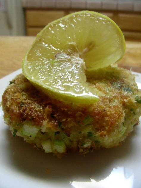 Halibut cakes Trips To Alaska, Halibut Recipes Baked, Fish Cakes Recipe, Halibut Fishing, Halibut Recipes, Seafood Entrees, Molecular Gastronomy, Wellness Recipes, Fishing Charters