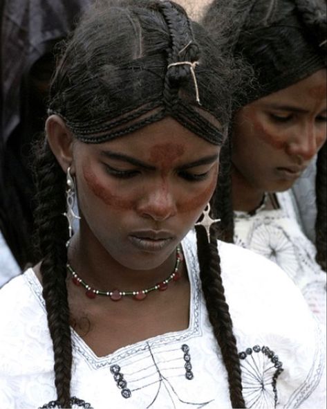 Tuareg People, African People, Hair Reference, African Culture, African Beauty, African Hairstyles, Traditional Clothing, Black Culture, Hair Art