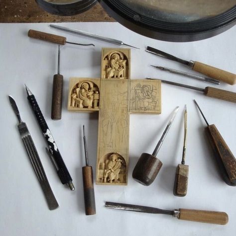 Wood Carving Art Sculpture, Wood Crafting, Rennaissance Art, Chip Carving, Wood Shop Projects, Wood Carving Designs, Carving Designs, Wood Carving Art, Catholic Art