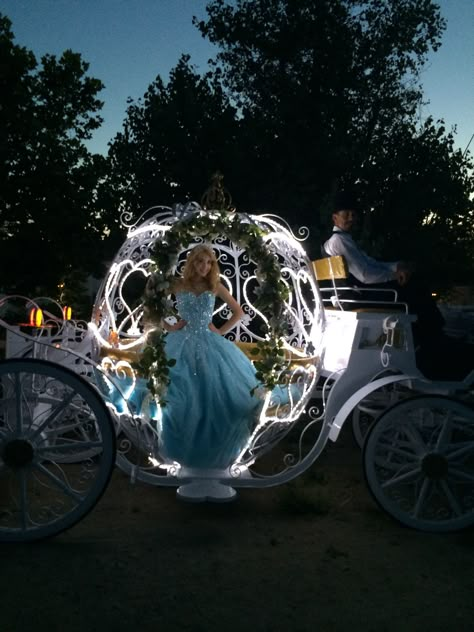 Horse And Carriage Prom, Cinderella Homecoming Theme, Disney Themed Quinceanera, Cinderella Prom, Cinderella Aesthetic Wedding, Cinderella Themed Quinceanera, Cinderella Quince, Light Blue Quinceanera Ideas, Quinceanera Waltz