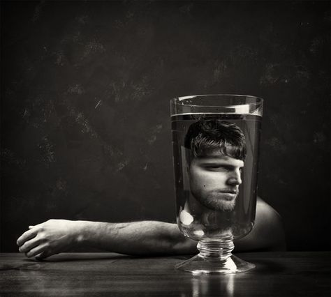 Photos that Challenge Your Perception of Reality by German photographer Martin Waldbauer Photo Illusion, Distortion Photography, Illusion Photography, Glass Photography, Self Portrait Photography, Montage Photo, Photography Challenge, Conceptual Photography, Creative Portraits