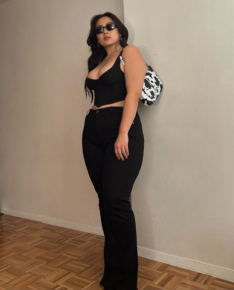 Curvy Outfits Night Out, Plus Size Night Out Outfit Summer, Fashion Inspo Outfits Plus Size, Night Out Outfit Curvy, Mid Size Girl Outfits, Chubby Fashion Outfits, Mid Size Girl, Fat Outfits, Night Out Plus Size Outfits