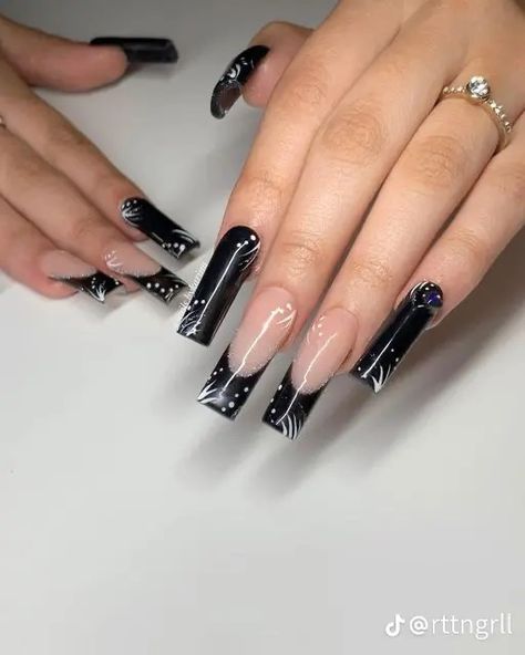 Old School Nails Acrylic, Y2k Nails For School, Old School Nail Designs 90s, Y2k Black Nails, Old School Nail Designs, 2000 Nail Designs, Old School Nails, Simple Glitter Nails, Black Y2k Nails