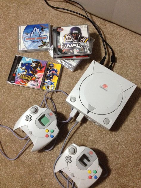 Garage Sale Find! Sega Dreamcast + Games Dreamcast Games, Room References, Jet Set Radio, 3d Room, Retro Gadgets, Sega Dreamcast, Sega Games, Liminal Space, Cool Robots