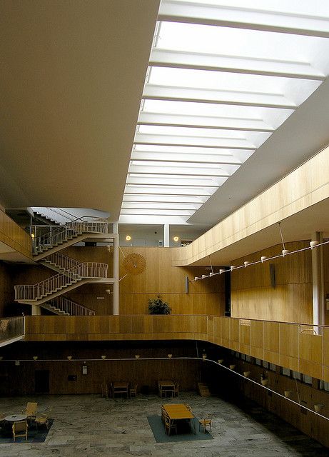 the law courts, extension of gothenburg city hall. architect erik gunnar asplund, 1915-1937. Gunnar Asplund, Skylight Glass, Robert Mallet Stevens, Nordic Architecture, Law Court, Walter Gropius, Eero Saarinen, Amazing Spaces, Alvar Aalto