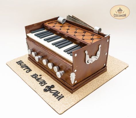 #Harmonium cake #music cake Harmonium Cake Design, Rock Star Cakes, Cake Music, Fresh Cream Cake, Camera Cakes, Music Themed Cakes, Moms 60th, Fondant Art, Music Cakes