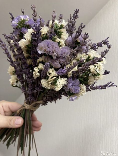 Dried Flower Bouquet Purple, Lavender And Daisy Bouquet, Lavender And Baby Breath Bouquet, Lavender Flower Arrangements, Wedding Bouquets Lavender, Statice Bouquet, Lavender Bouquet Wedding, Lavender Flowers Bouquet, Wedding Bouquet Lavender