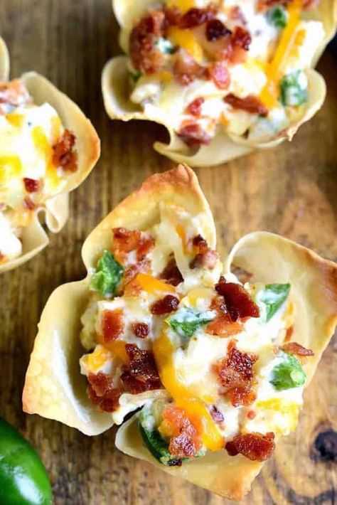 Jalapeno Popper Wonton Cups - Lemon Tree Dwelling Easy Tailgate Food, Jalapeno Wonton Poppers, Cake Monkey, Crispy Wonton, Wonton Cups, Muffin Cup, Cheese Cheddar, Jalapeño Poppers, Bowl Party Food