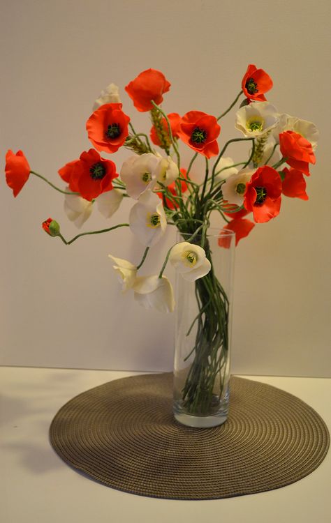 Flower Arrangements With Poppies, Red Poppy Bouquet Wedding, Red Poppies Bouquet, Icelandic Poppies Bouquet, Red Poppy Bouquet, Red And Orange Bouquet, White Poppy Bouquet, Poppy Wedding Flowers, Poppy Wedding Bouquet