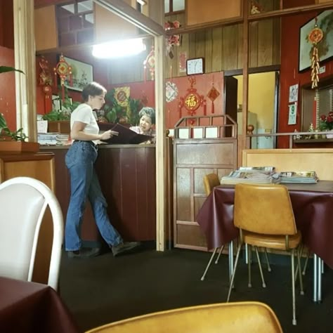 🍷🦞 RETRO CHINESE RESTAURANTS 🍜🪴 (@retro.chinese.restaurants) • Instagram photos and videos Retro Chinese Restaurant, Chinese Restaurants, Retro Chinese, Chinese Restaurant, Front Of House, Spring Rolls, Drop In, Chopsticks, Fish Tank