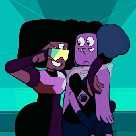 I was so excited to see them interact, and I'm even more exited to see how a Ruby and a Pearl met. Garnet Steven, Steven Universe Pictures, Steven Universe Memes, Steven Universe Drawing, Steven Universe Funny, Eternal Flame, Steven Universe Characters, Steven Universe Comic, Steven Universe Gem